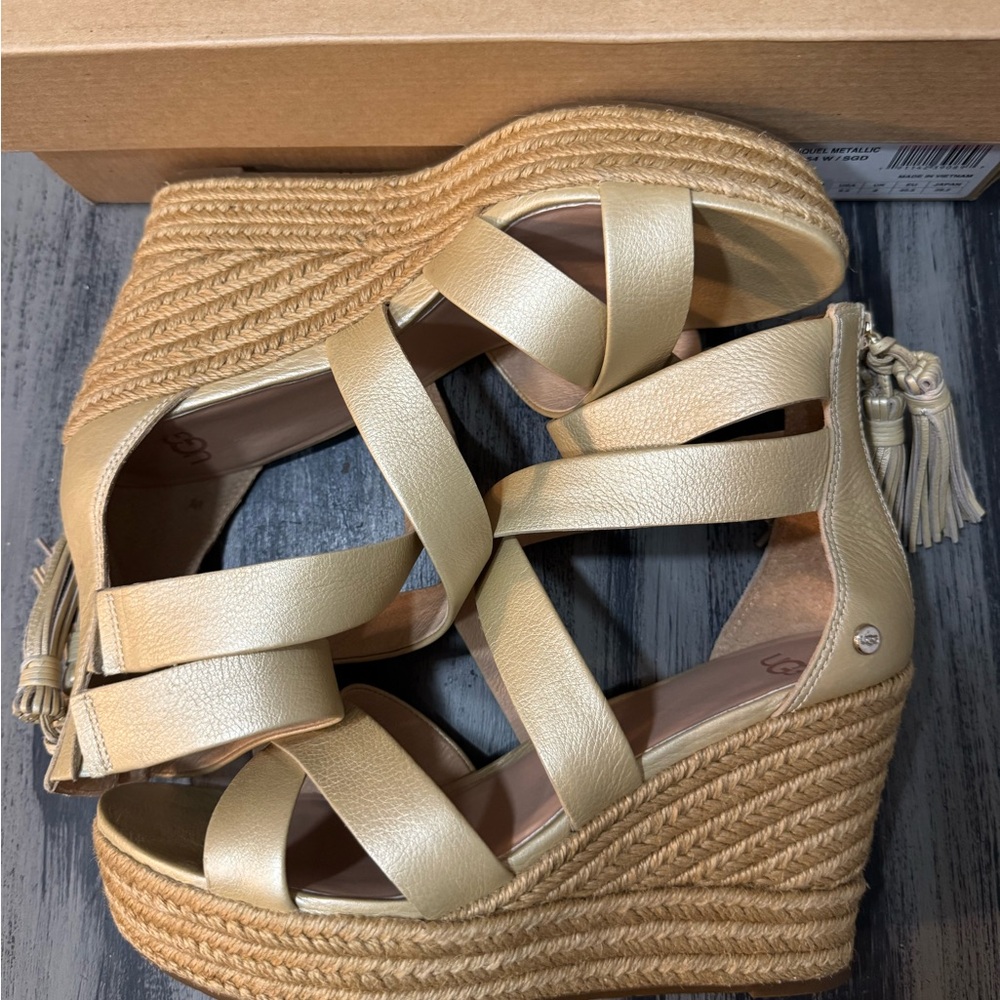 UGG Women’s Raquel Metallic Platform Wedge Sandals In Soft Gold Size 9.5 - Picture 4 of 16